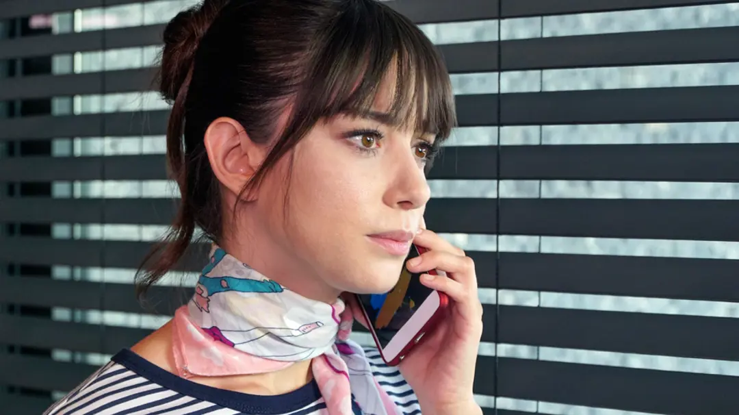 Dolunay'ın sempatik güzeli 'Özge Gürel' izleyicileri büyülüyor